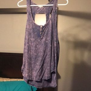 Keyhole back tank